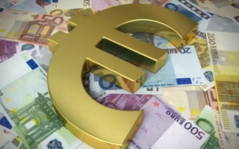 قفزة في سعر السوق السوداء ورفع موحد لأسعار الفائدة في البنوك